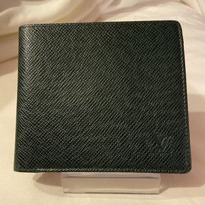Louis Vuitton Lg Men Wallet Forest Green Epi